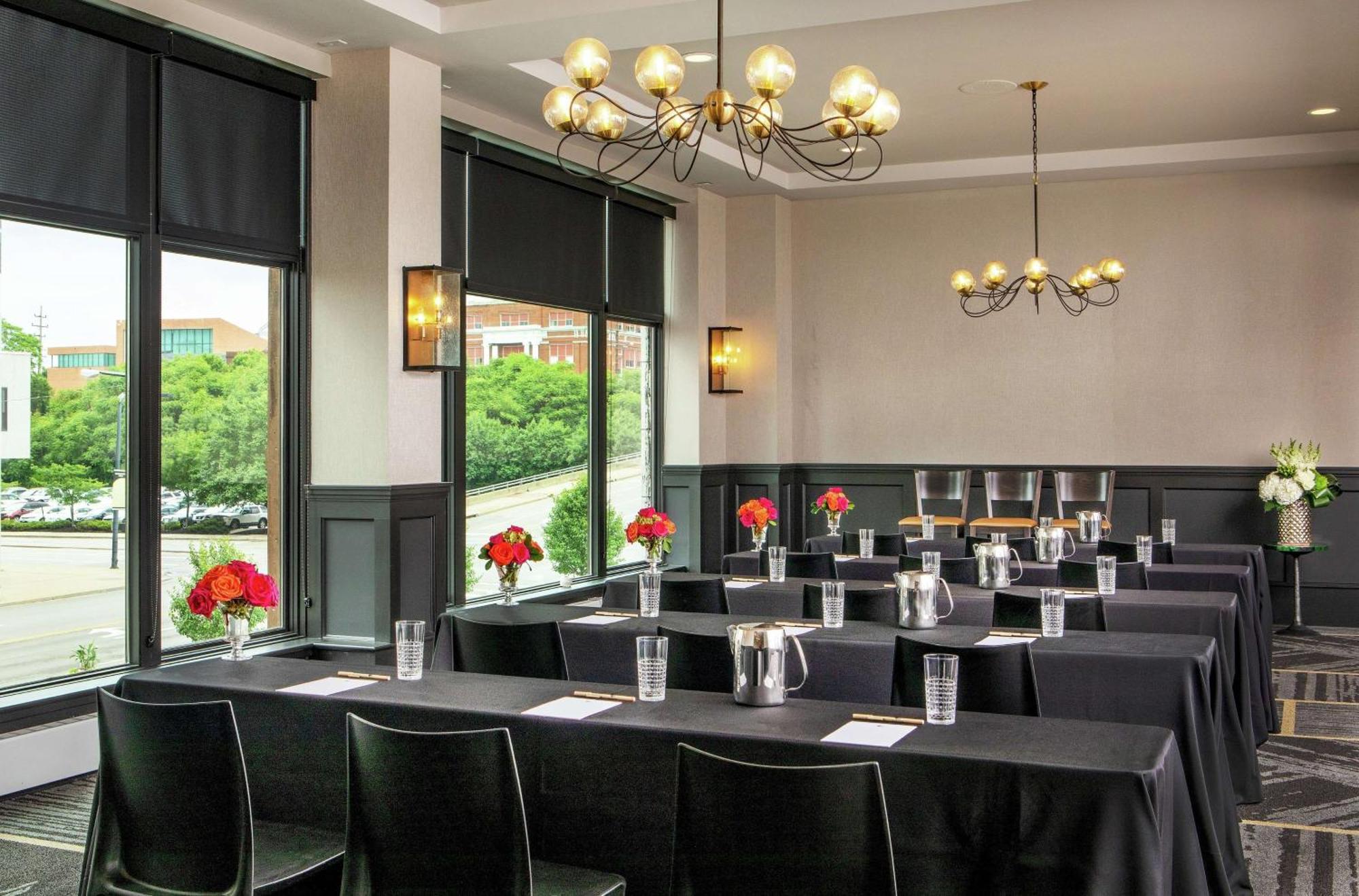Doubletree By Hilton Youngstown Downtown Екстер'єр фото