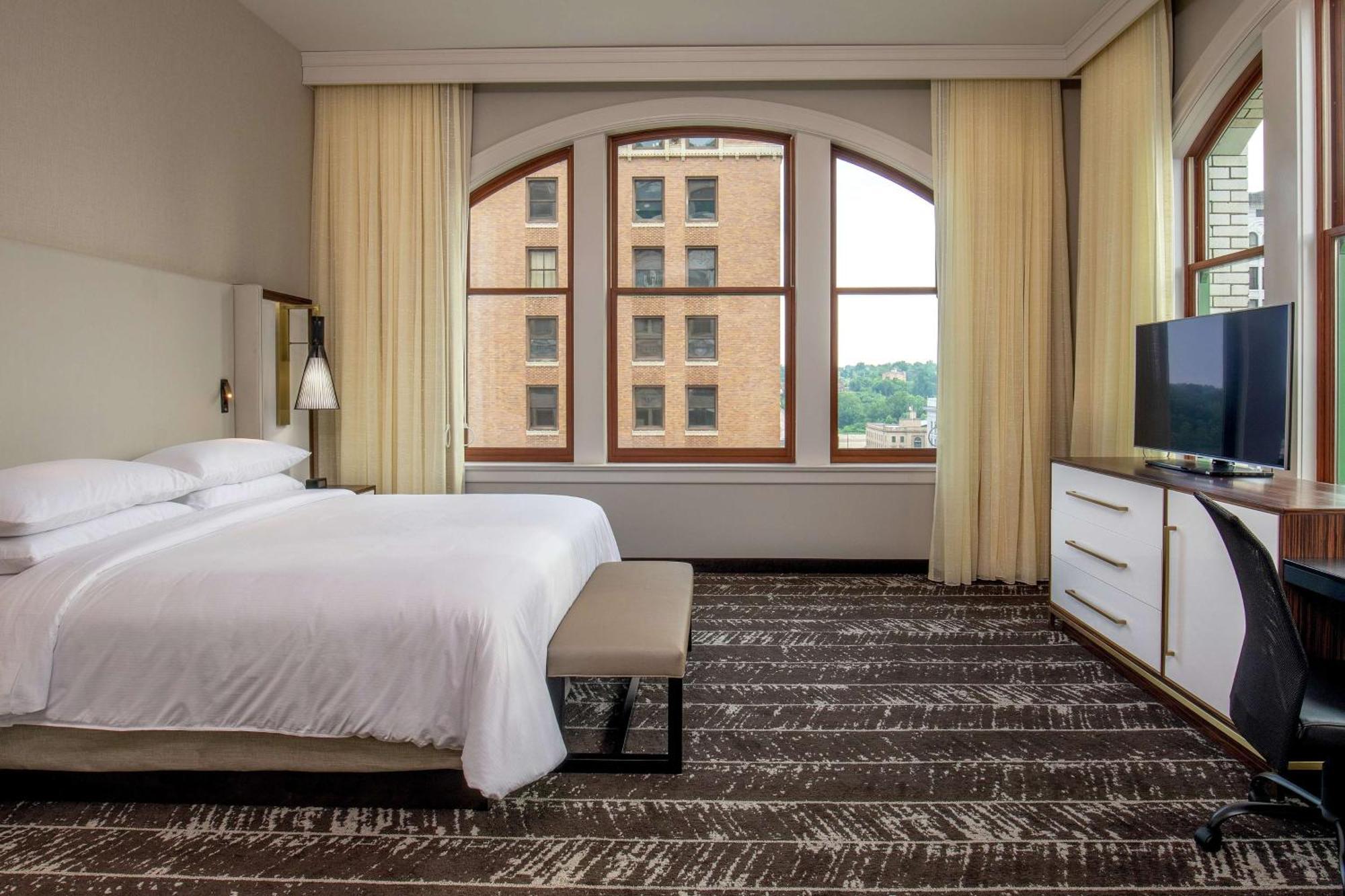 Doubletree By Hilton Youngstown Downtown Екстер'єр фото