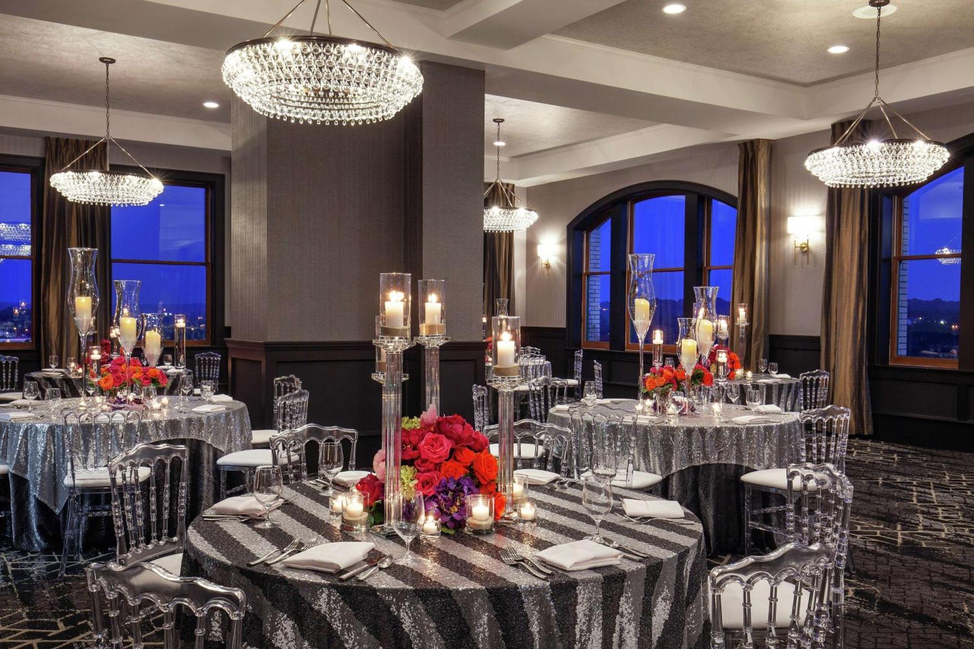 Doubletree By Hilton Youngstown Downtown Екстер'єр фото
